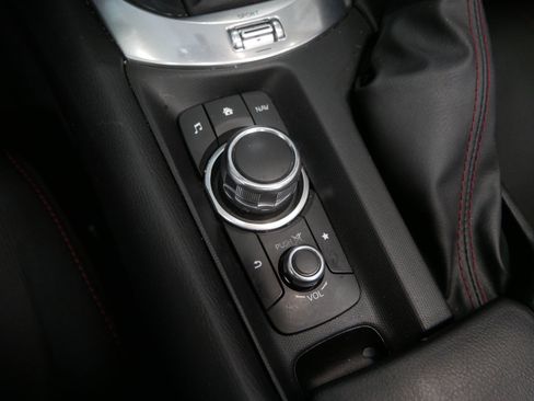 Used 2016 MAZDA MX-5 Miata Club RWD image 17