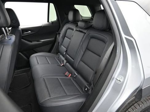 Used 2025 Chevrolet Equinox LT w/ Convenience Package II FWD image 6