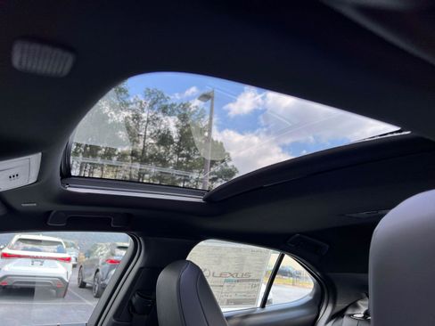 New 2026 Lexus UX 300h FWD image 25