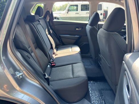 Used 2025 Nissan Rogue SV FWD image 33