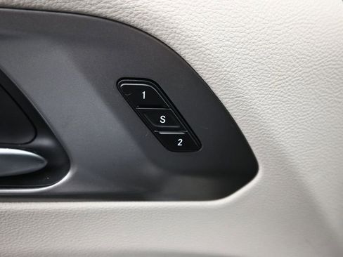 Used 2024 Chrysler Pacifica Touring-L image 17