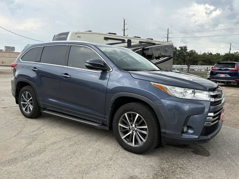 Used 2018 Toyota Highlander XLE FWD image 7