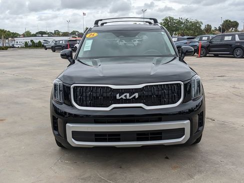 Certified 2025 Kia Telluride EX w/ EX Captain's Chair Package image 3