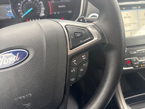 Used 2017 Ford Fusion SE w/ Fusion SE Technology Package image 37