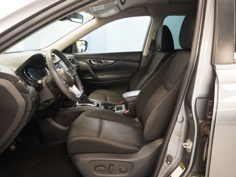 Used 2019 Nissan Rogue SV AWD/4WD image 5
