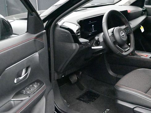 New 2025 Nissan Kicks SR image 12