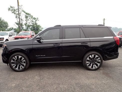 Used 2025 Ford Expedition Platinum w/ Driver's Package AWD/4WD image 2