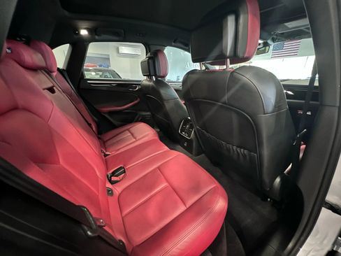 Used 2017 Porsche Macan S image 23