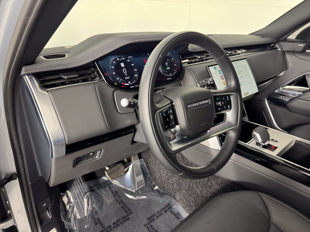 Used 2025 Land Rover Range Rover SE AWD/4WD image 13