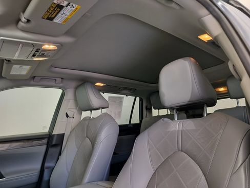Used 2021 Toyota Highlander Platinum FWD image 10