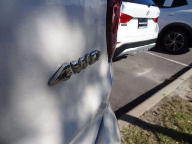 Used 2018 Ford Explorer XLT w/ Equipment Group 202A AWD/4WD image 6
