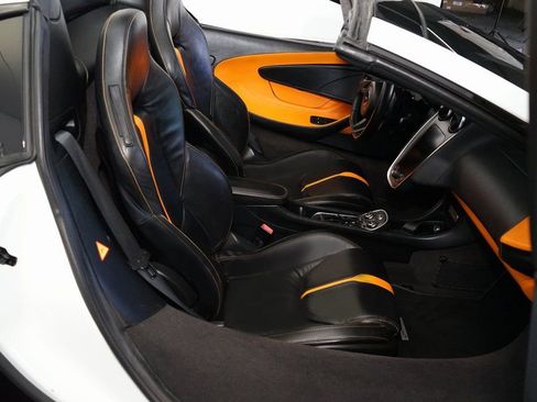 Used 2018 McLaren 570S Spider RWD image 12