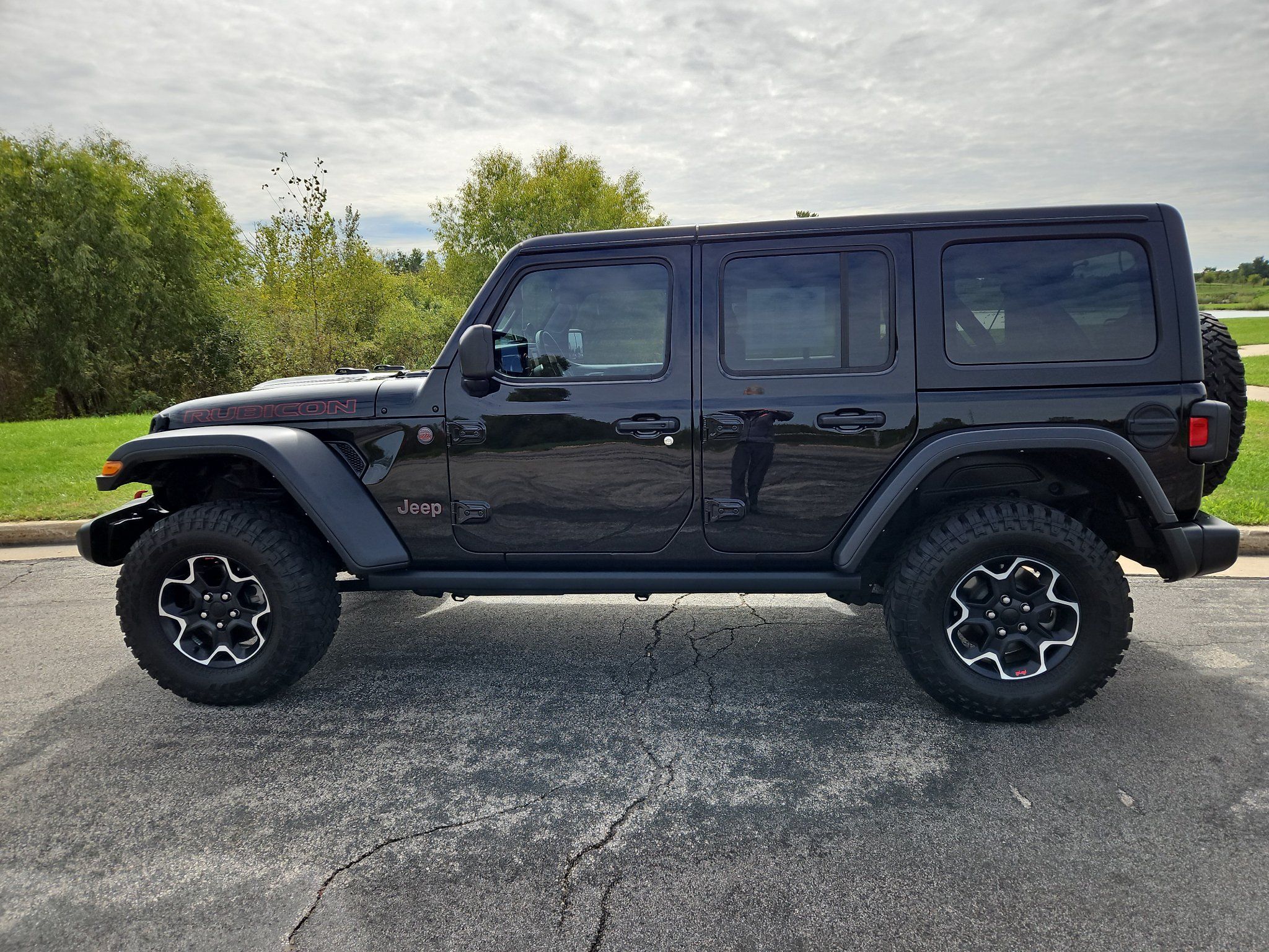 Used 2023 Jeep Wrangler Unlimited Rubicon w/ Dual Top Group AWD/4WD image 7