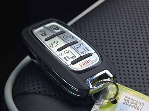 New 2026 Chrysler Pacifica Limited w/ S Appearance Package image 33