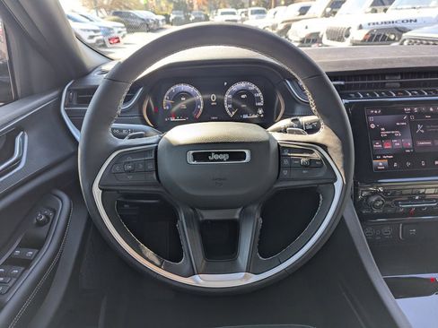 New 2025 Jeep Grand Cherokee Altitude AWD/4WD image 17