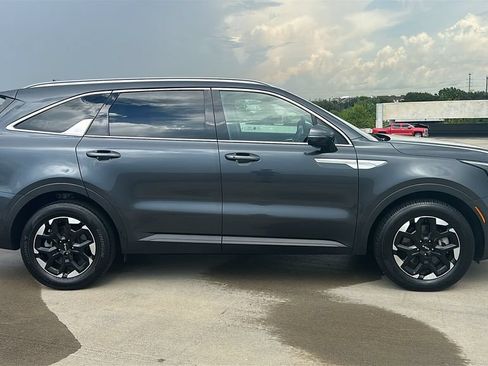 Used 2024 Kia Sorento S FWD image 13