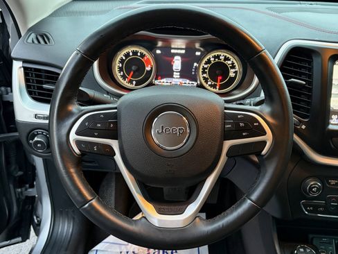 Used 2018 Jeep Cherokee Trailhawk image 40