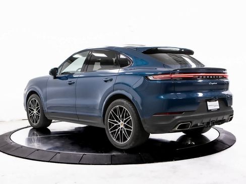 Certified 2024 Porsche Cayenne Coupe image 3