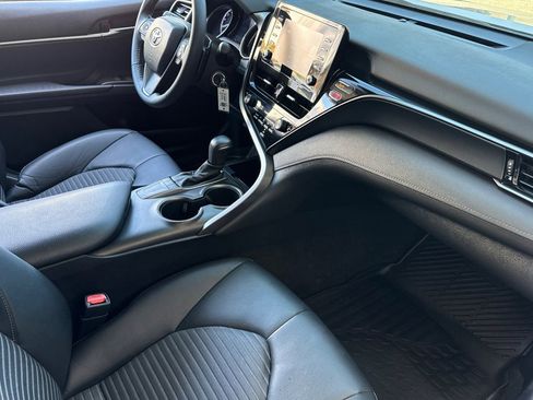 Used 2022 Toyota Camry SE FWD image 19