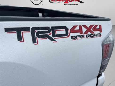 Used 2022 Toyota Tacoma TRD Off-Road image 19