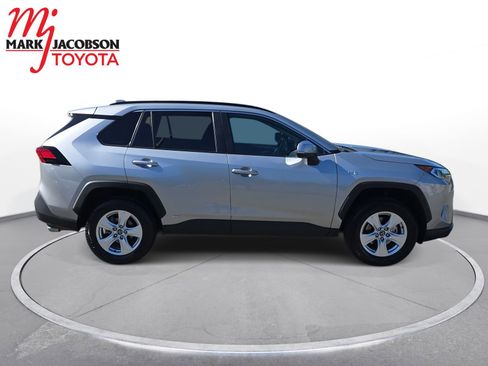 Used 2020 Toyota RAV4 XLE w/ Convenience Package AWD/4WD image 4