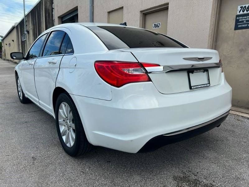 Used 2011 Chrysler 200 Touring FWD image 10