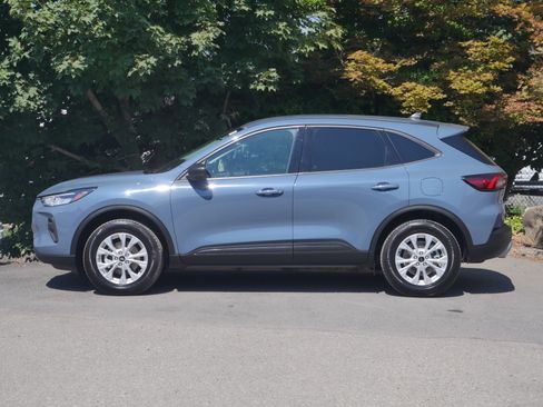 Certified 2025 Ford Escape Active AWD/4WD image 16