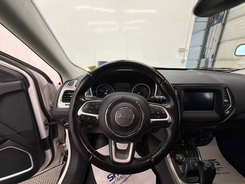 Used 2020 Jeep Compass Latitude AWD/4WD image 11
