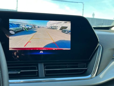 Used 2025 Chevrolet Trax LT image 17