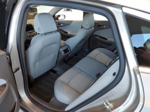 Used 2022 Chevrolet Malibu LT FWD image 16