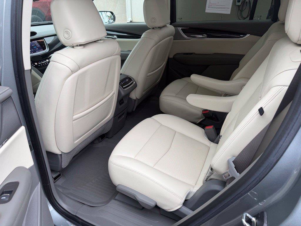 Used 2023 Cadillac XT6 Premium Luxury w/ Technology Package FWD image 9