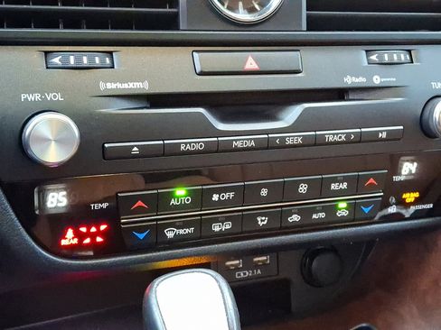 Used 2021 Lexus RX 350L Premium image 23