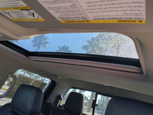 Used 2024 Nissan Frontier SL image 19