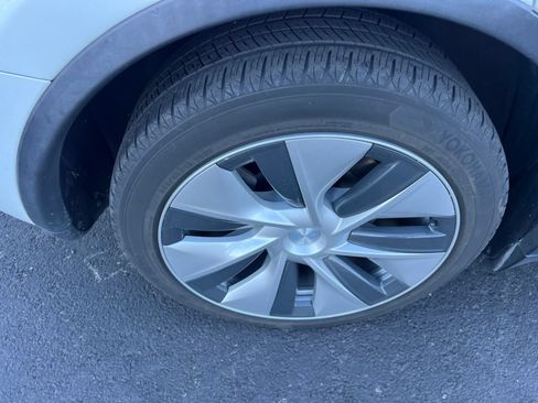 Used 2021 Tesla Model Y Long Range AWD/4WD image 12