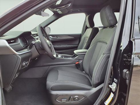 New 2025 Jeep Grand Cherokee Laredo X image 15