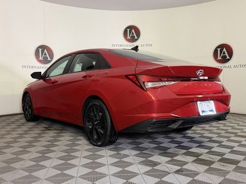 Certified 2021 Hyundai Elantra SEL w/ Convenience Package image 8