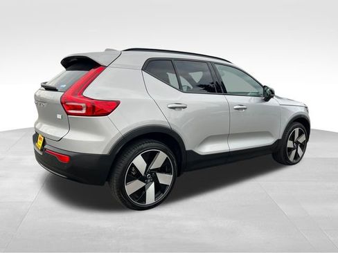 Used 2023 Volvo XC40 Recharge Ultimate image 9
