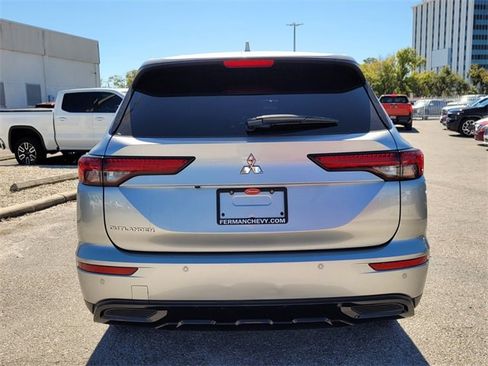 Used 2022 Mitsubishi Outlander SE image 6