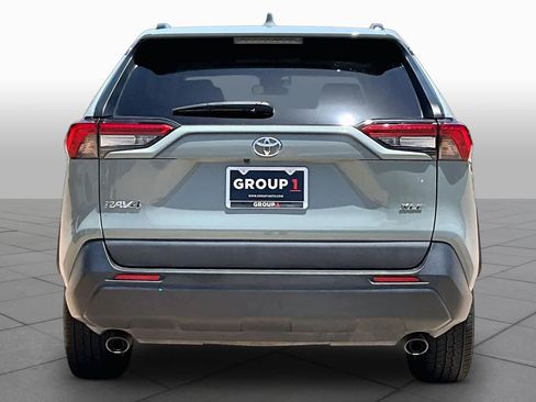 Used 2021 Toyota RAV4 XLE Premium FWD image 5