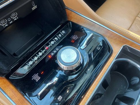 Used 2022 Jeep Grand Wagoneer Series III AWD/4WD image 15