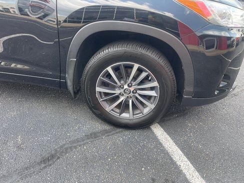 Used 2018 Toyota Highlander XLE AWD/4WD image 8