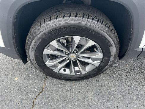 Used 2025 Chevrolet Equinox LT image 23