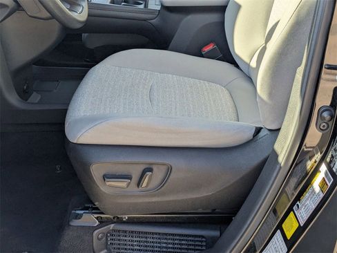 Used 2025 Toyota Sienna LE image 23