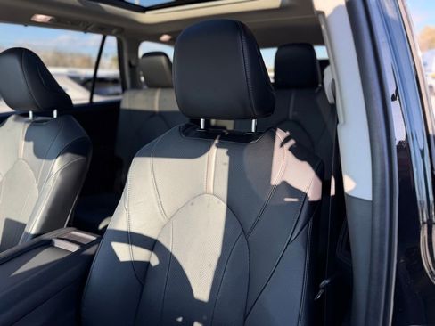 Used 2024 Toyota Grand Highlander Platinum image 16