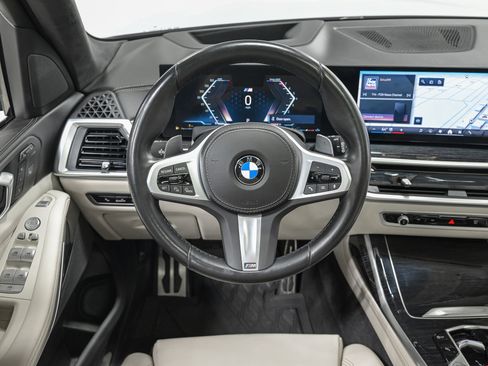 Used 2024 BMW X7 xDrive40i w/ M Sport Package AWD/4WD image 17