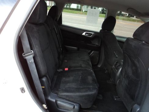 Used 2014 Nissan Pathfinder S image 18