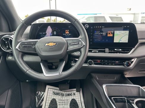 Used 2025 Chevrolet Equinox LT AWD/4WD image 7