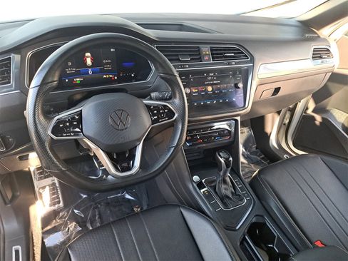 Used 2022 Volkswagen Tiguan SE R-Line image 18