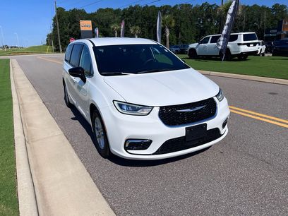 Certified 2025 Chrysler Pacifica Select