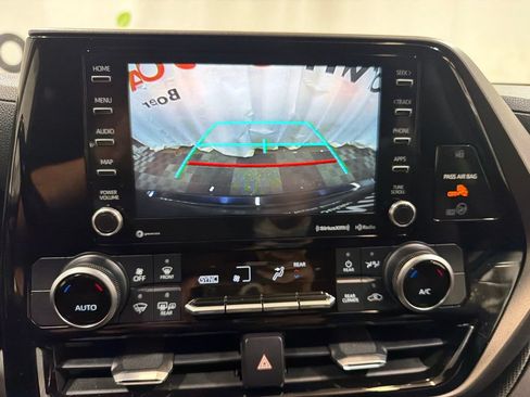 Used 2020 Toyota Highlander LE AWD/4WD image 31
